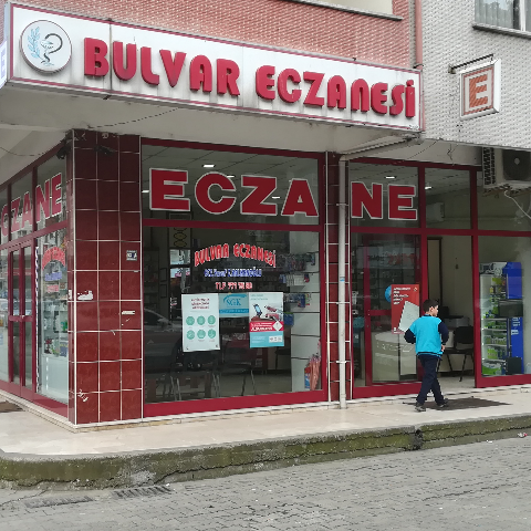 Bulvar Eczanesi fotoğrafı
